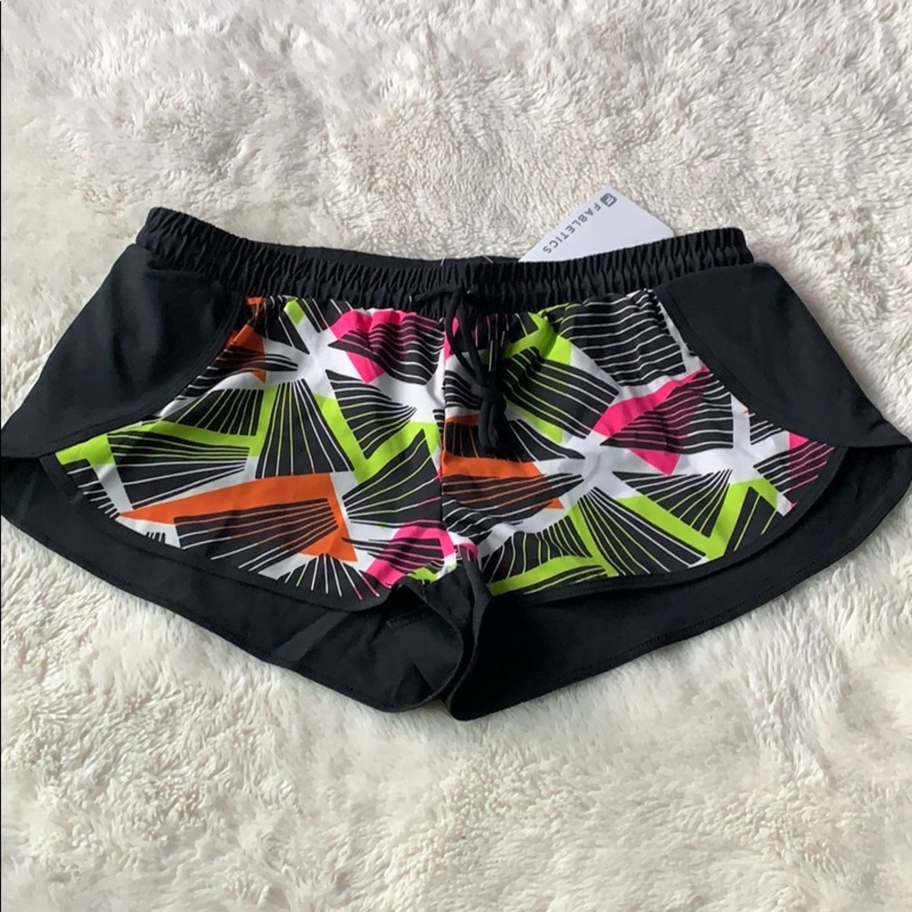 New Fabletics Short - Picture 2 of 7